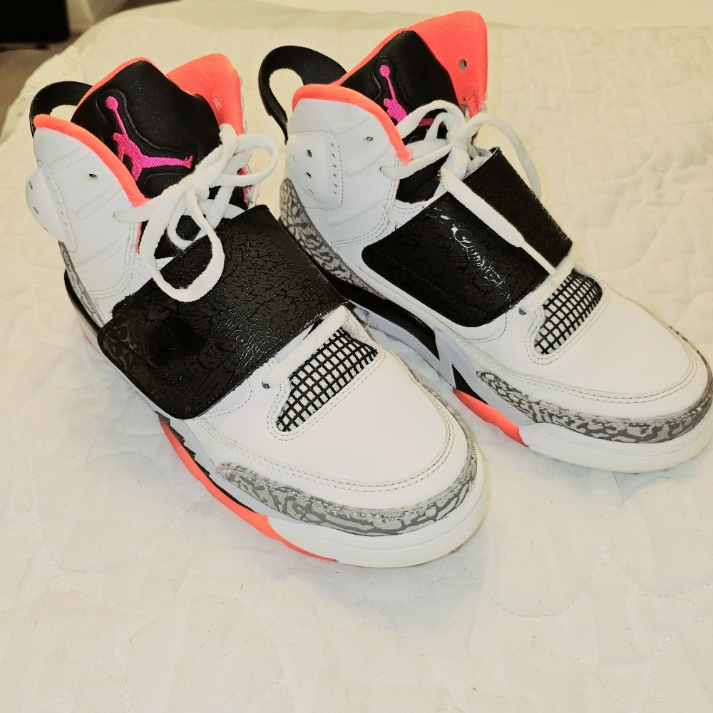 Nike Air Jordan Son Of Mars GS "Hot Lava" Size 6 Youth